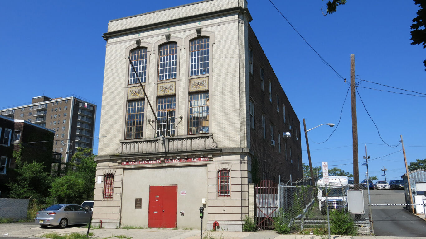 Multifamily Housing - MLX454-NJFraternityHouse