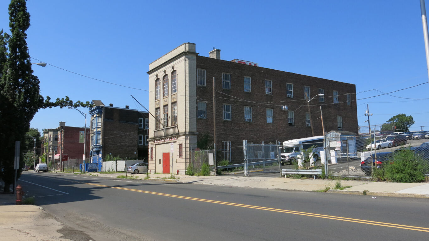 Multifamily Housing - MLX454-NJFraternityHouse-1